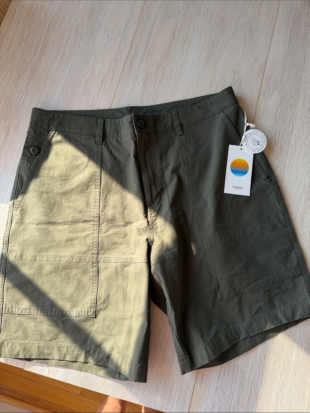 🌿NWT Vuori Men's Barren Cargo Shorts in Oregano 🌿